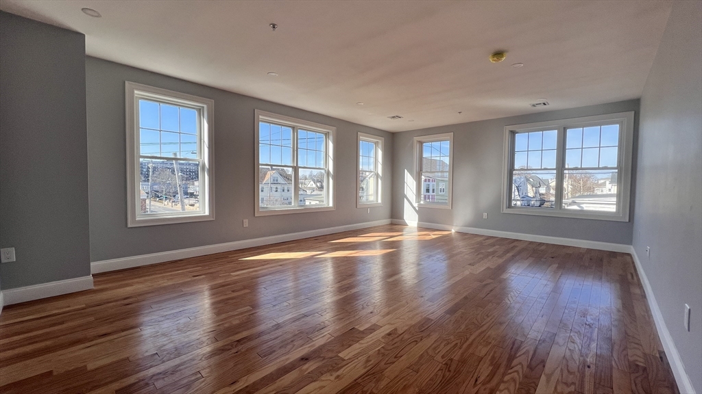 585 Washington St 0301