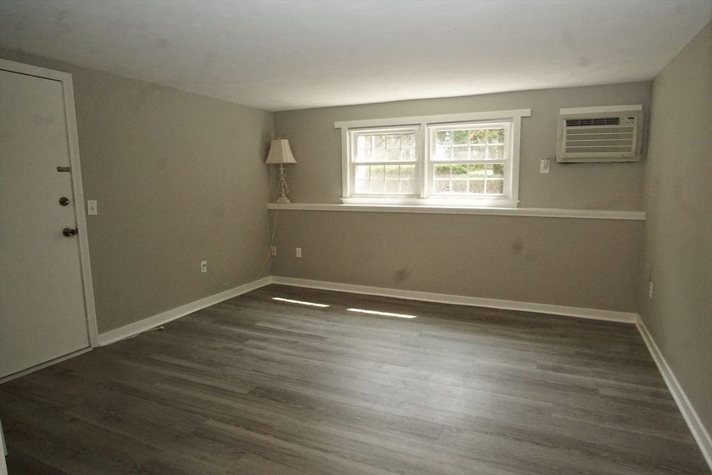 111 Old Meetinghouse Rd 111