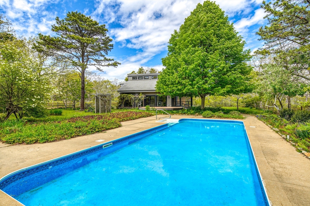 212 Charles Neck Way