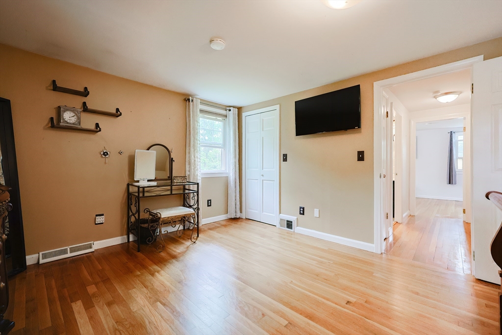 Wrentham, Massachusetts 02093, United States, 3 Bedrooms Bedrooms, ,2 BathroomsBathrooms,Residential,Active,154108