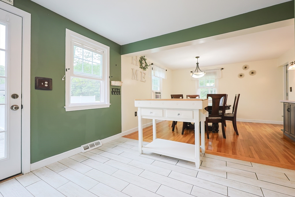 Wrentham, Massachusetts 02093, United States, 3 Bedrooms Bedrooms, ,2 BathroomsBathrooms,Residential,Active,154108