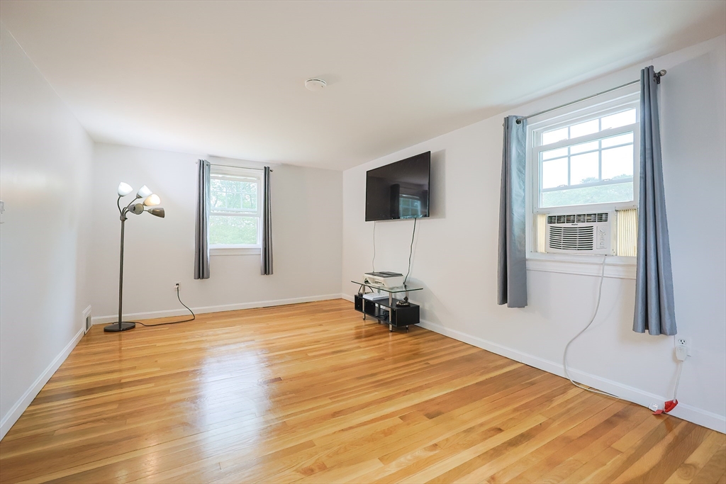 Wrentham, Massachusetts 02093, United States, 3 Bedrooms Bedrooms, ,2 BathroomsBathrooms,Residential,Active,154108