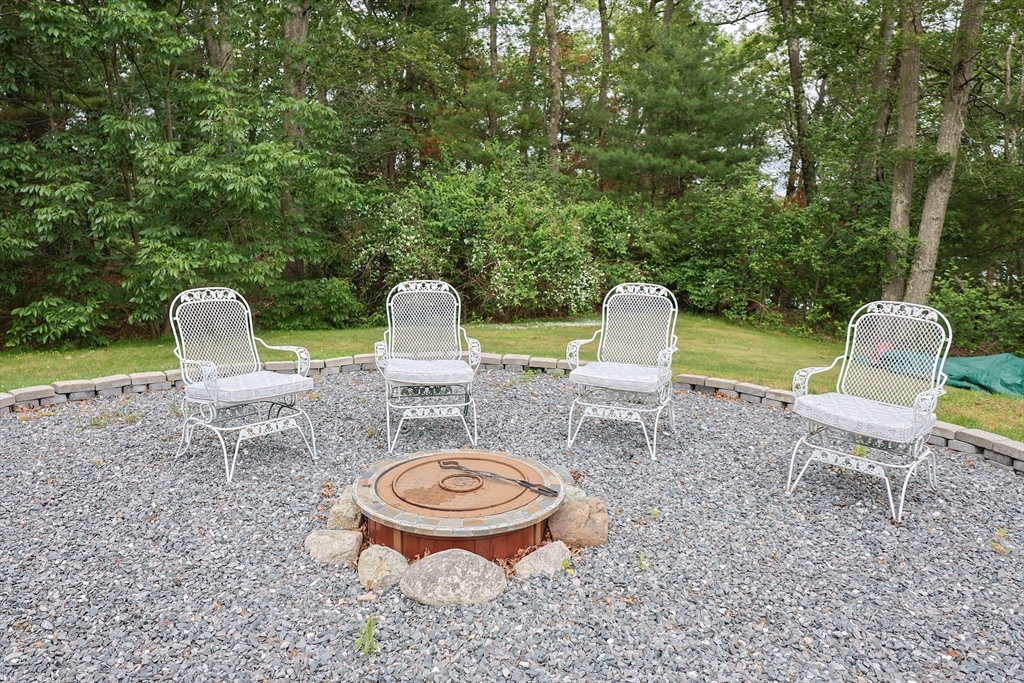 Wrentham, Massachusetts 02093, United States, 3 Bedrooms Bedrooms, ,2 BathroomsBathrooms,Residential,Active,154108