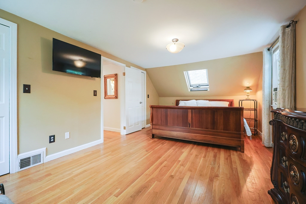 Wrentham, Massachusetts 02093, United States, 3 Bedrooms Bedrooms, ,2 BathroomsBathrooms,Residential,Active,154108