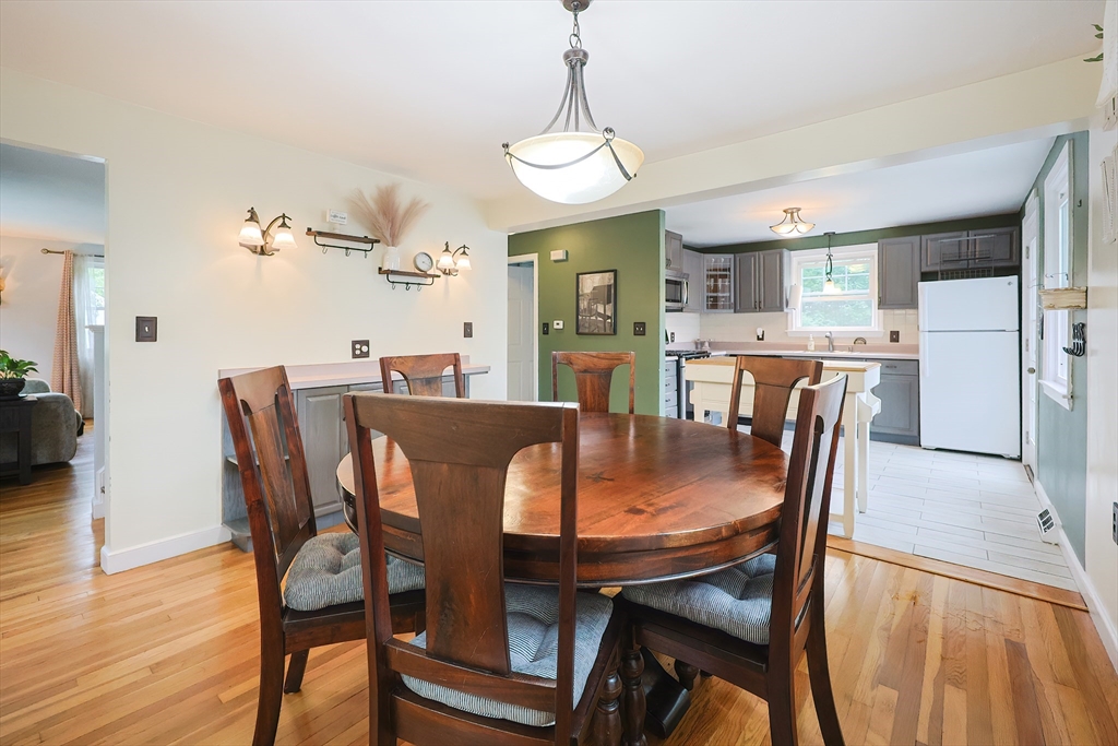 Wrentham, Massachusetts 02093, United States, 3 Bedrooms Bedrooms, ,2 BathroomsBathrooms,Residential,Active,154108