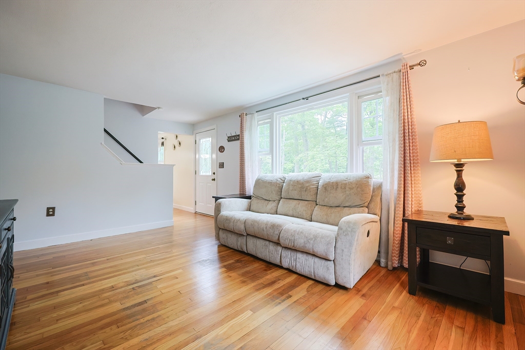 Wrentham, Massachusetts 02093, United States, 3 Bedrooms Bedrooms, ,2 BathroomsBathrooms,Residential,Active,154108