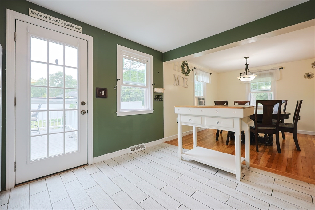 Wrentham, Massachusetts 02093, United States, 3 Bedrooms Bedrooms, ,2 BathroomsBathrooms,Residential,Active,154108