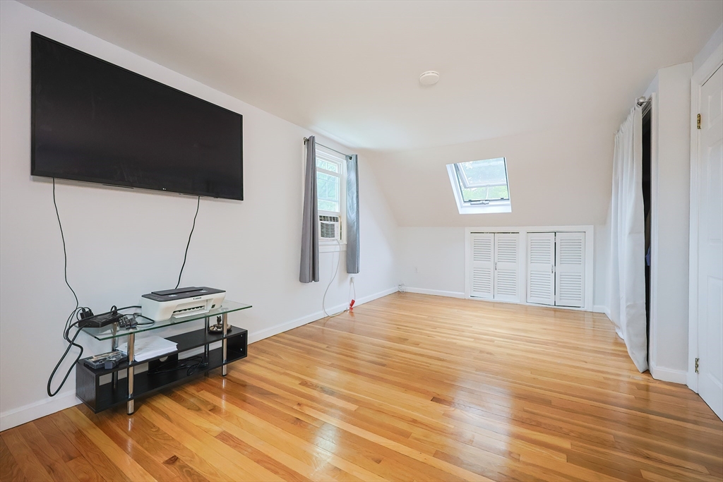 Wrentham, Massachusetts 02093, United States, 3 Bedrooms Bedrooms, ,2 BathroomsBathrooms,Residential,Active,154108