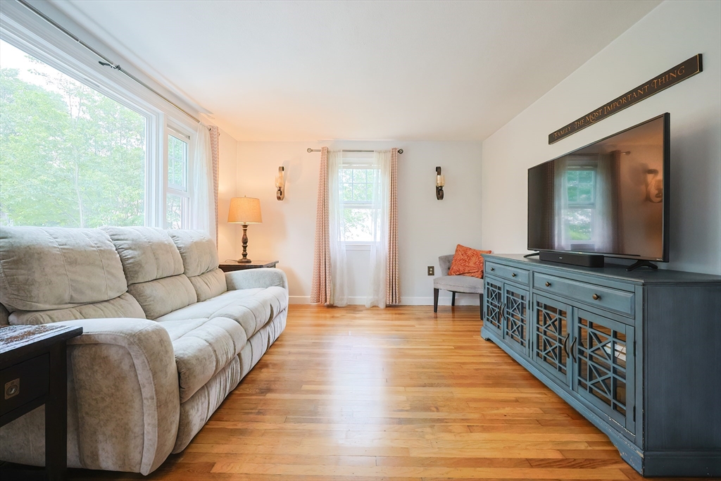 Wrentham, Massachusetts 02093, United States, 3 Bedrooms Bedrooms, ,2 BathroomsBathrooms,Residential,Active,154108