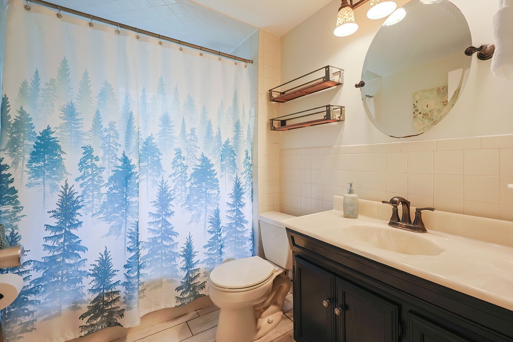 Wrentham, Massachusetts 02093, United States, 3 Bedrooms Bedrooms, ,2 BathroomsBathrooms,Residential,Active,154108