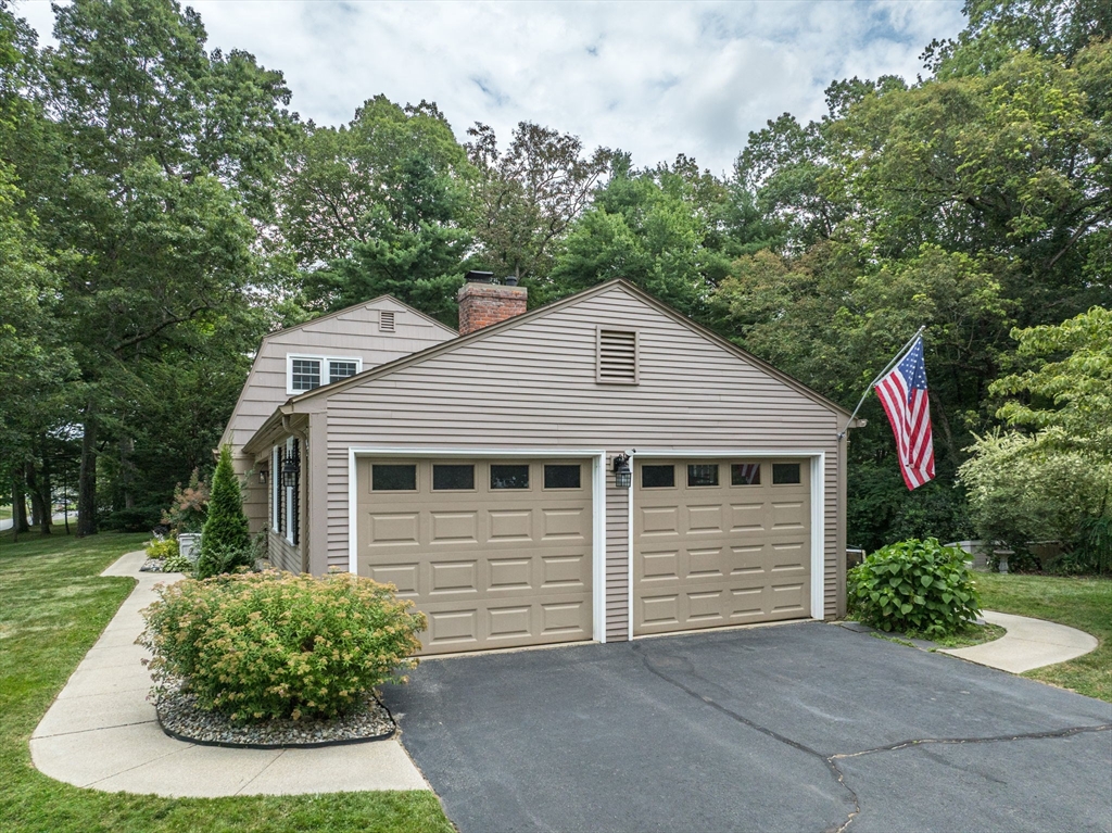 16 Tall Timber Dr
