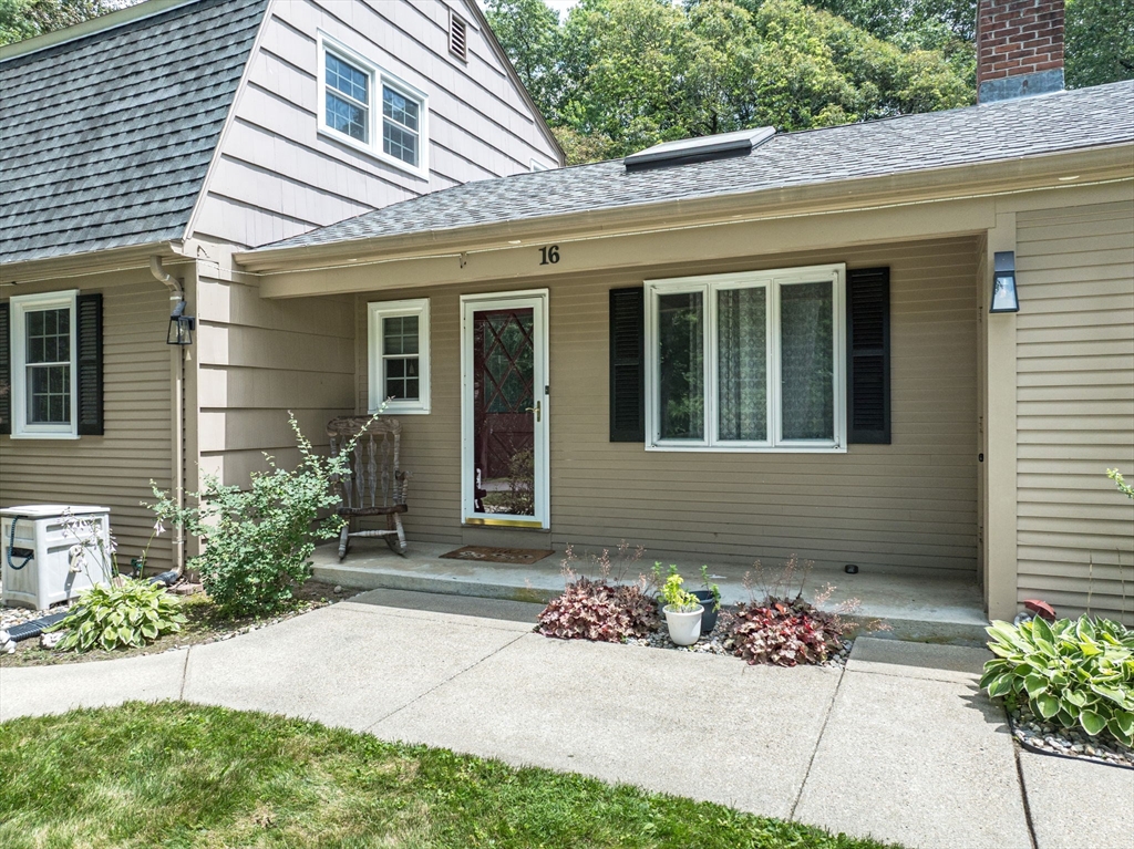 16 Tall Timber Dr