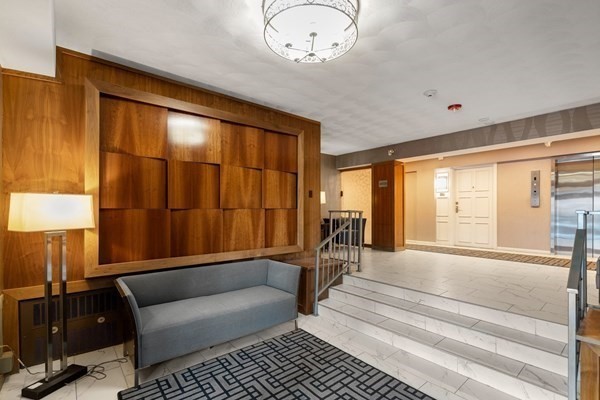 10 Hammond Pond Pkwy 307