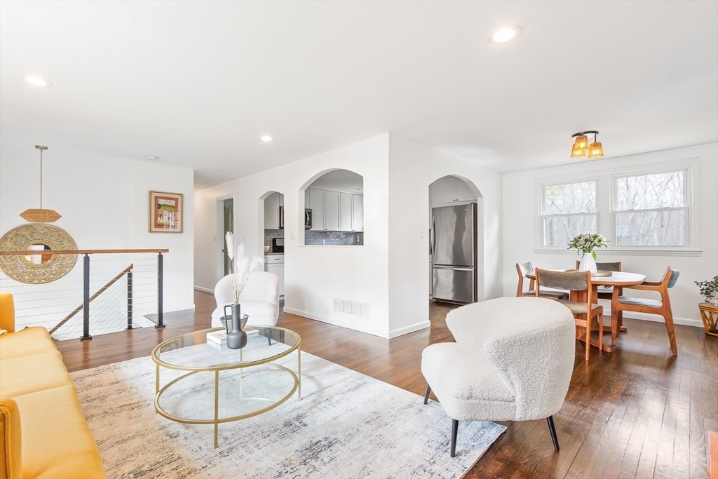 10 Woodmere Rd