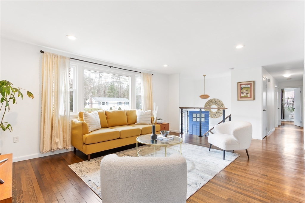 10 Woodmere Rd