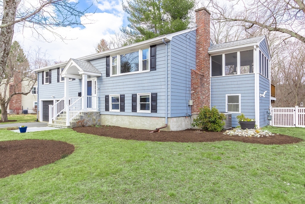 10 Woodmere Rd