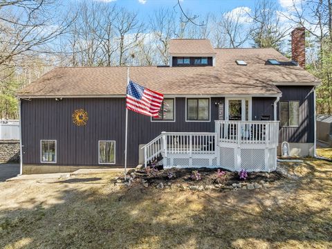 40 Gaita Dr Derry NH 03038