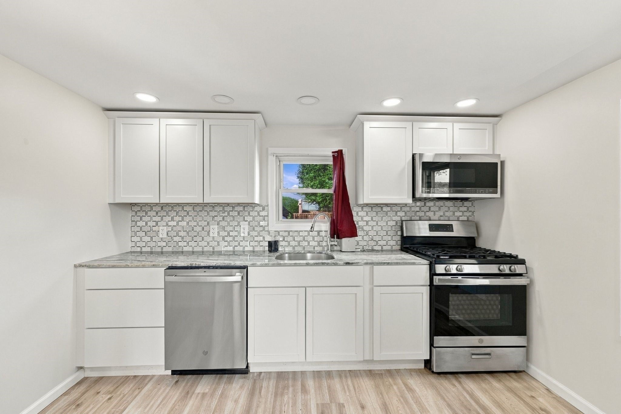 196 Clarendon Ave, Chicopee, MA, 196 Clarendon Ave, Chicopee, MA Photo #25