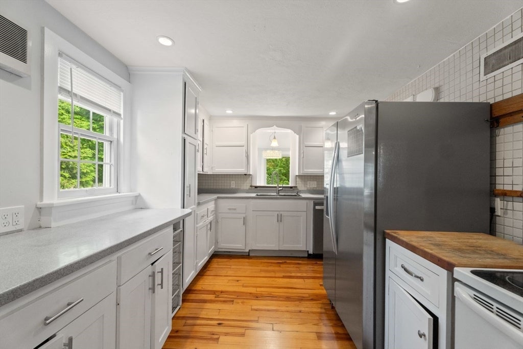 42 Elinor Road, Newton, MA Photo #16