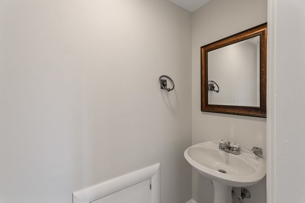42 Elinor Road, Newton, MA Photo #23