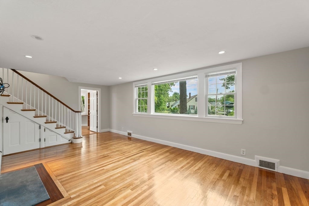 42 Elinor Road, Newton, MA Photo #10