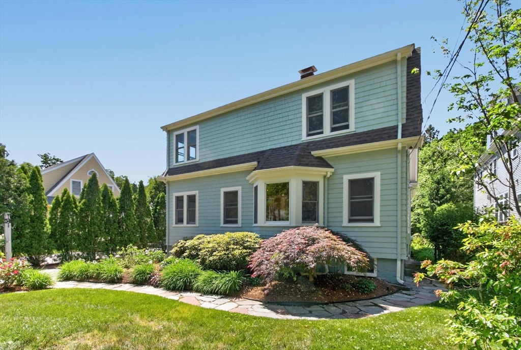 12 Middle St