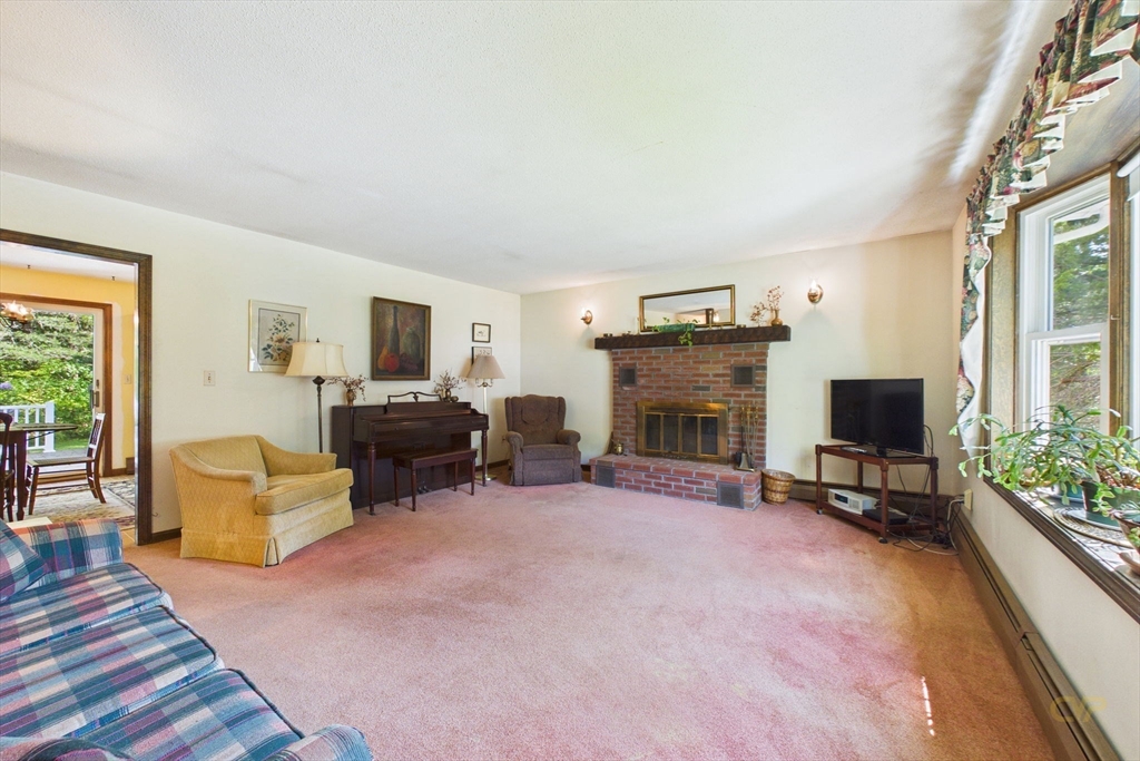 5 Barlow Ln