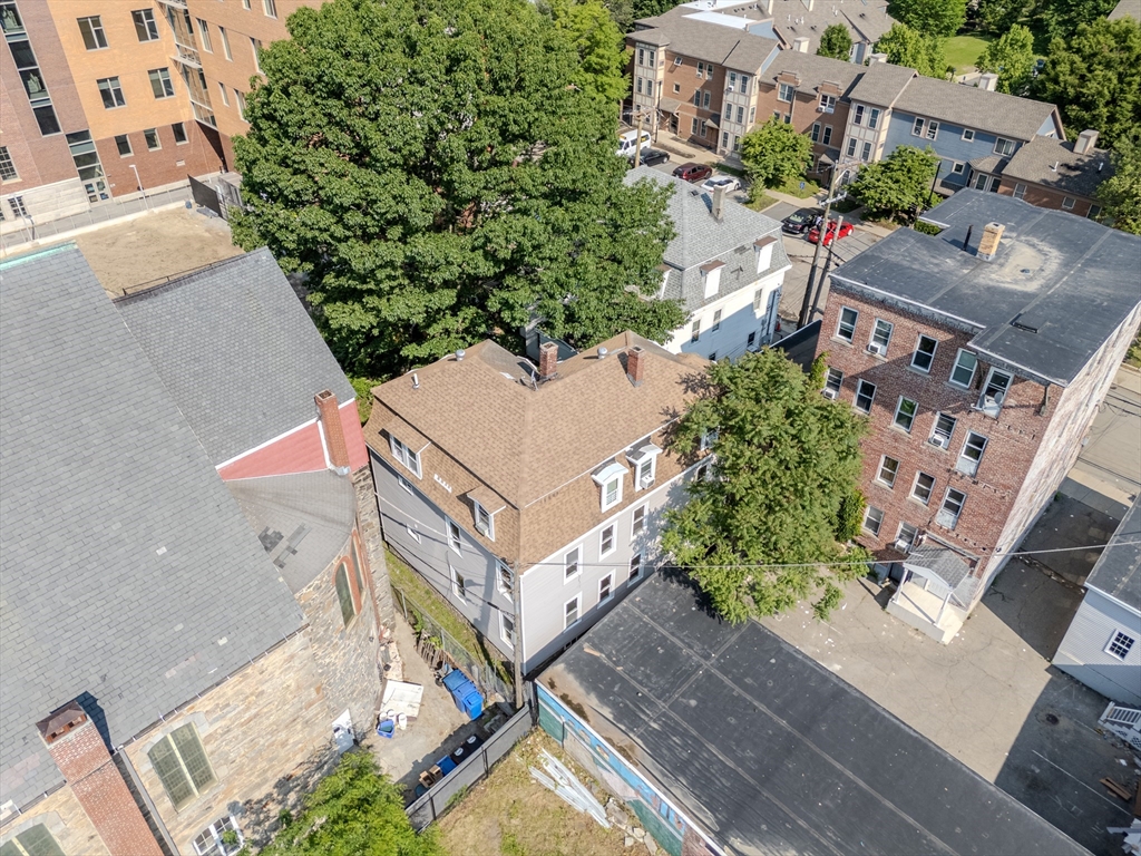 84 Oak St