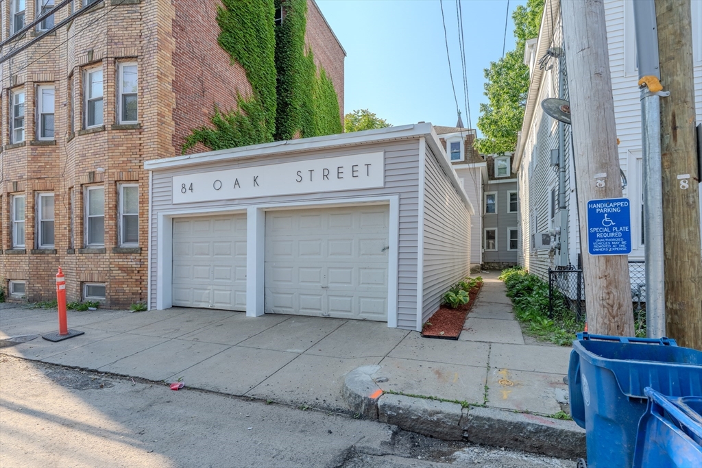84 Oak St