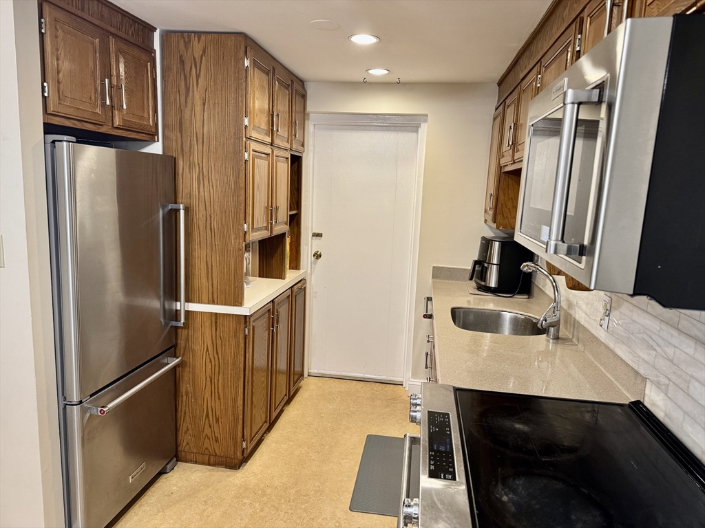 1 Albert Dr 2