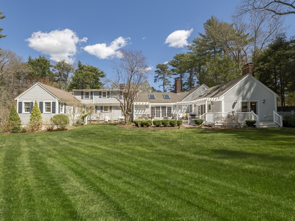 40 Pinewood Ln