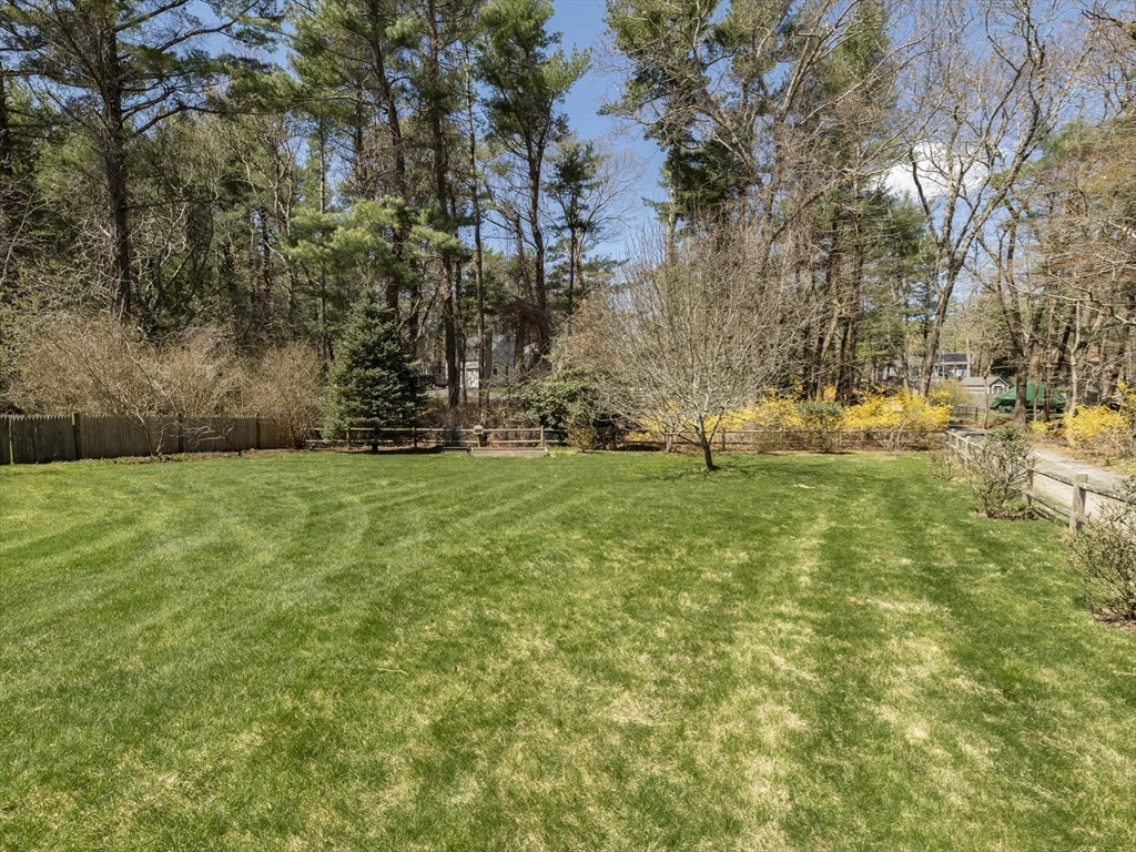 40 Pinewood Ln