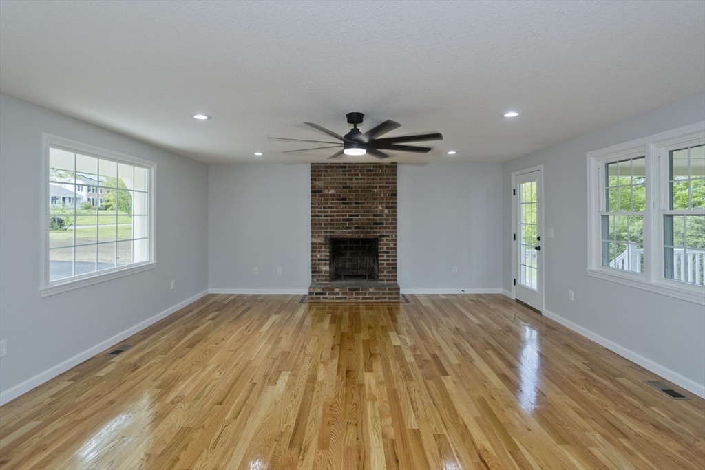 Wilbraham, Massachusetts 01095, United States, 5 Bedrooms Bedrooms, ,3 BathroomsBathrooms,Residential,Active,166248