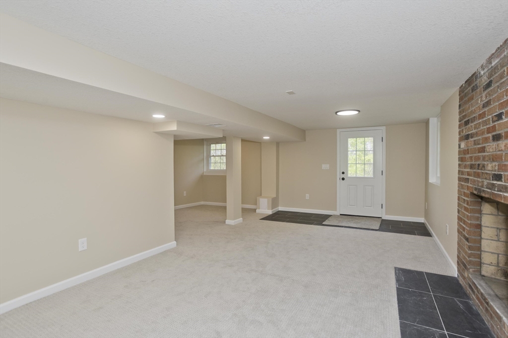 Wilbraham, Massachusetts 01095, United States, 5 Bedrooms Bedrooms, ,3 BathroomsBathrooms,Residential,Active,166248