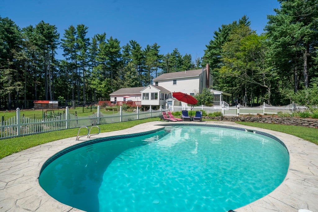 Photo of 108 Range Road, Northwood, NH