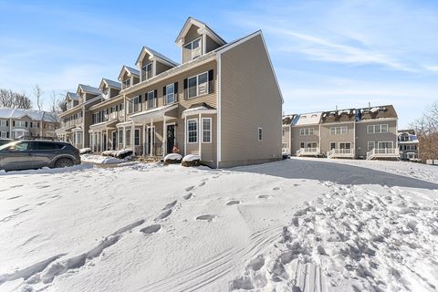 48 Whispering Pine Cir 48 Worcester MA 01606