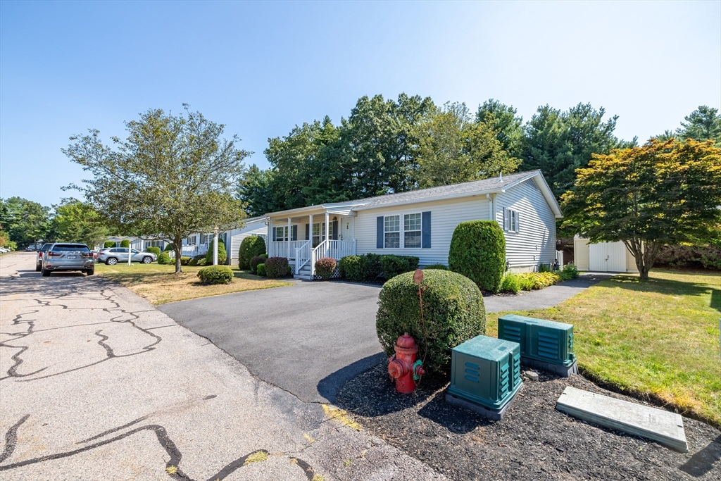 16 Fieldwood Dr