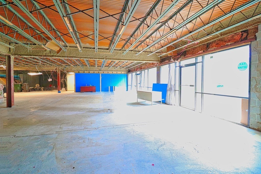 499 Essex Street Lower #1