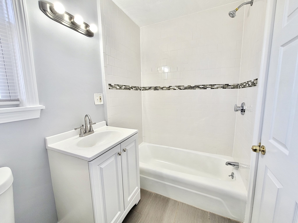 524 Charles St 2F