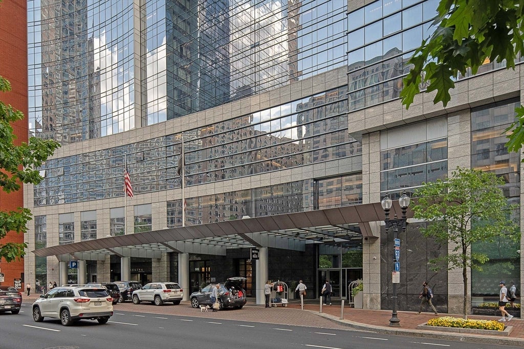 500 Atlantic Ave 17S