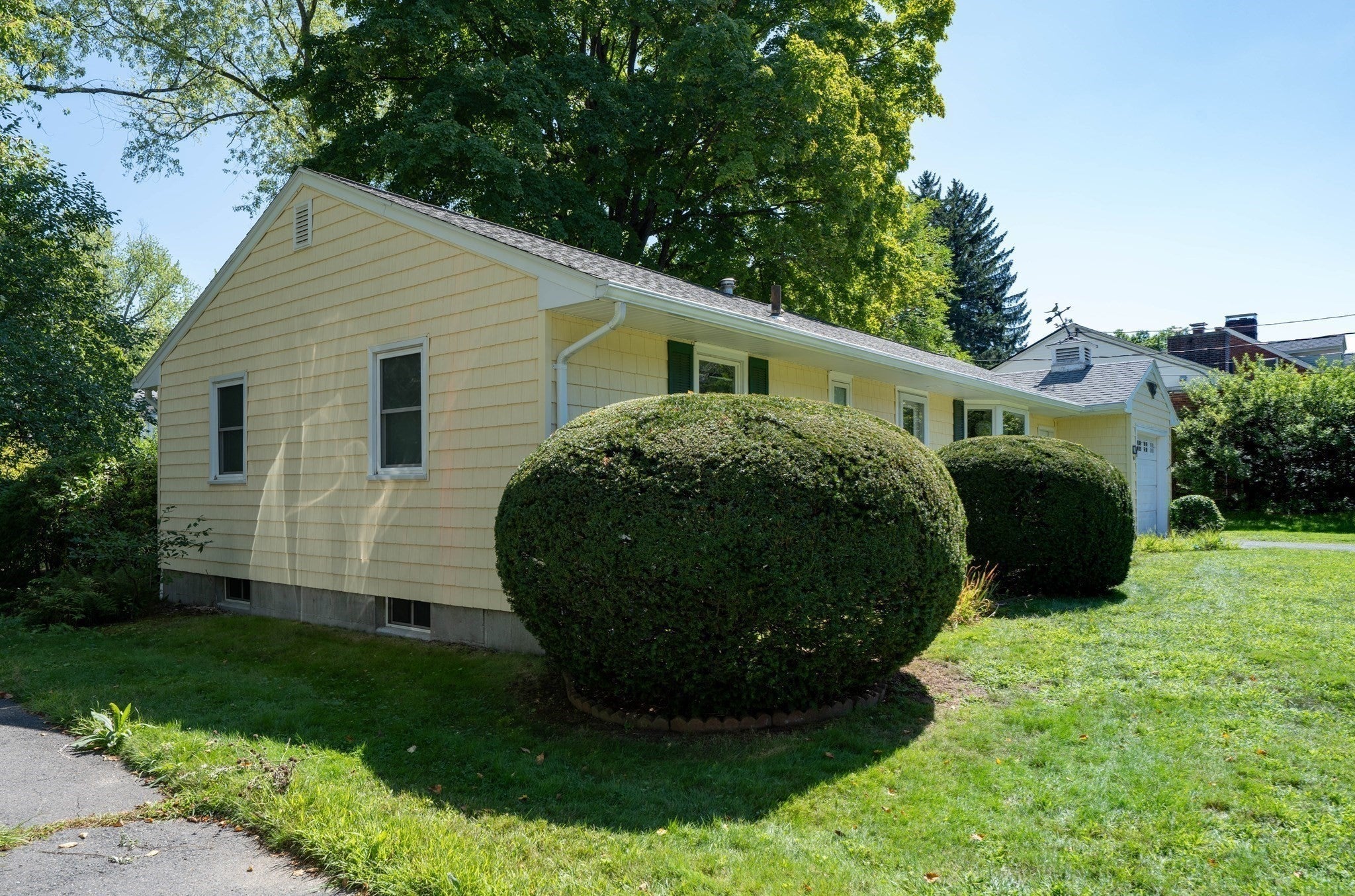 25 Murphy Ter, Northampton, MA, 25 Murphy Ter, Northampton, MA Photo #2