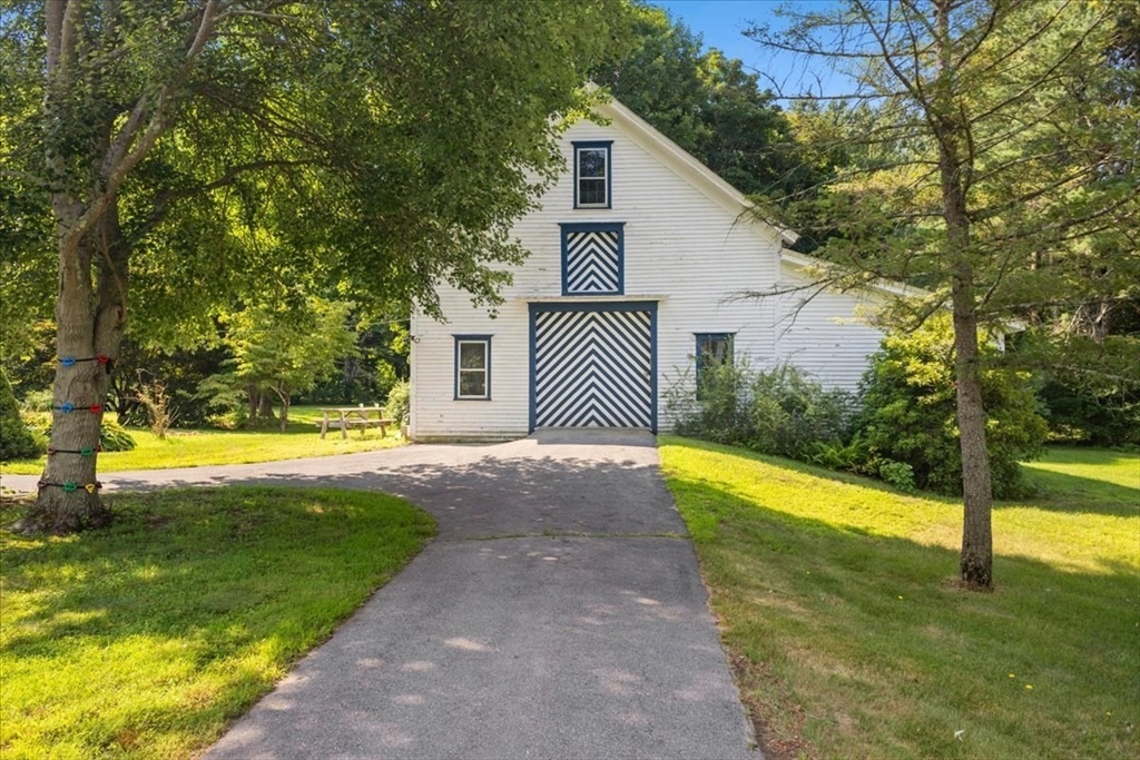 1091 Middleboro Ave