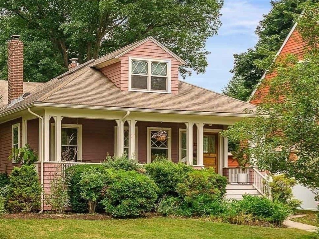 Photo of 25 Bradford Rd, Newton, MA