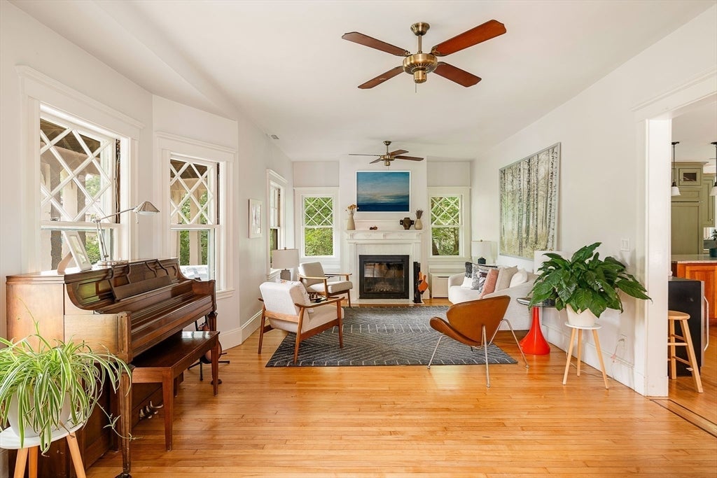 25 Bradford Rd, Newton, MA Photo #3