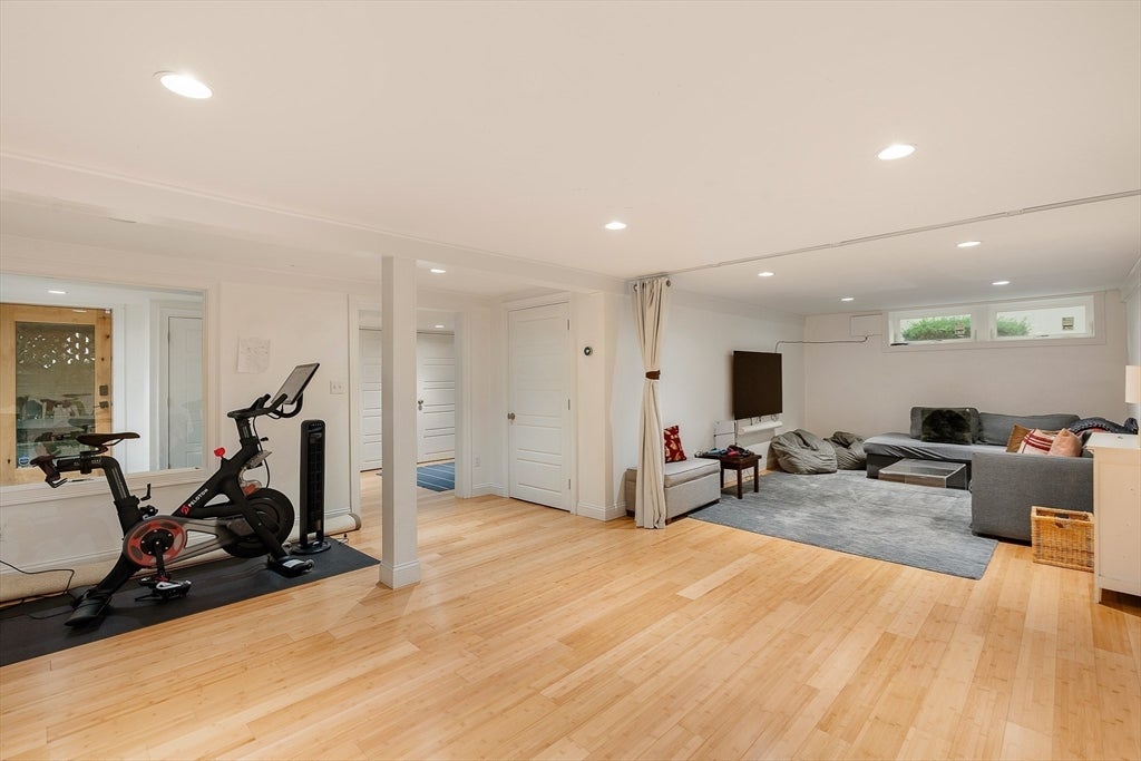 25 Bradford Rd, Newton, MA Photo #16