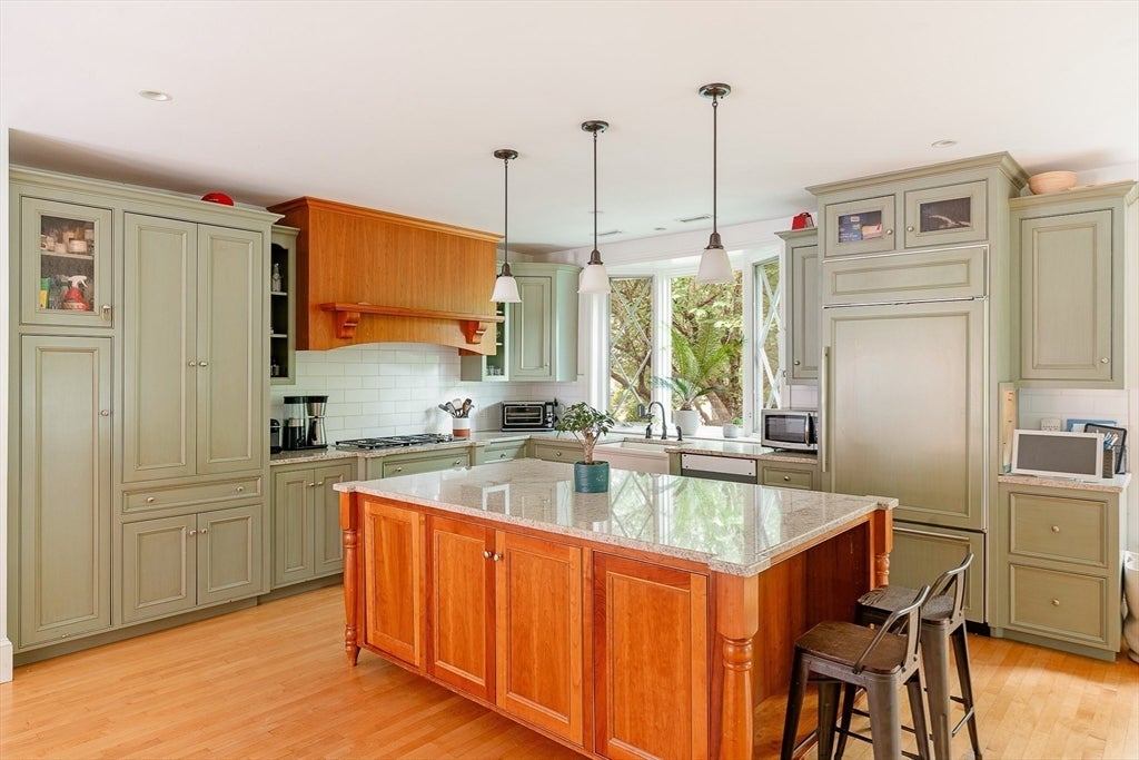 25 Bradford Rd, Newton, MA Photo #2