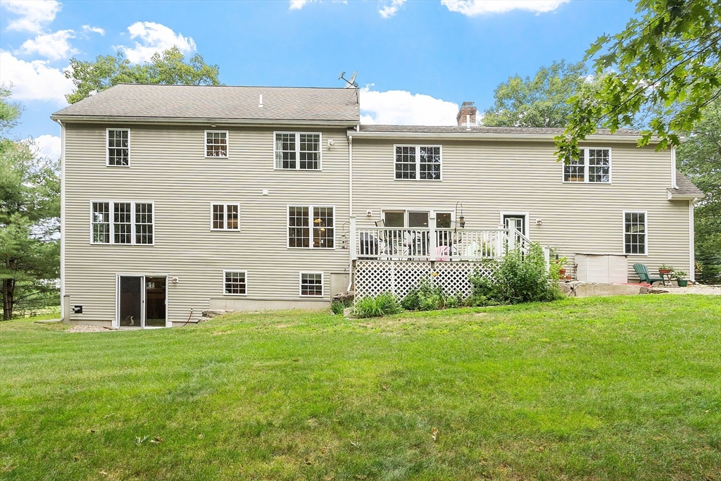 6 Winterberry Ln