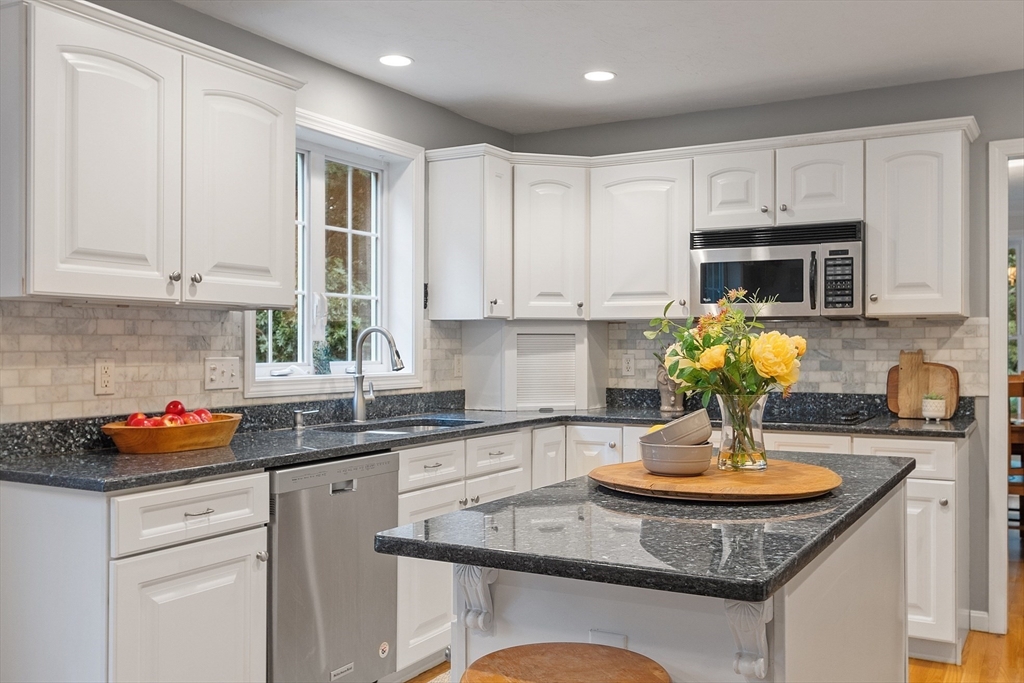 6 Winterberry Ln