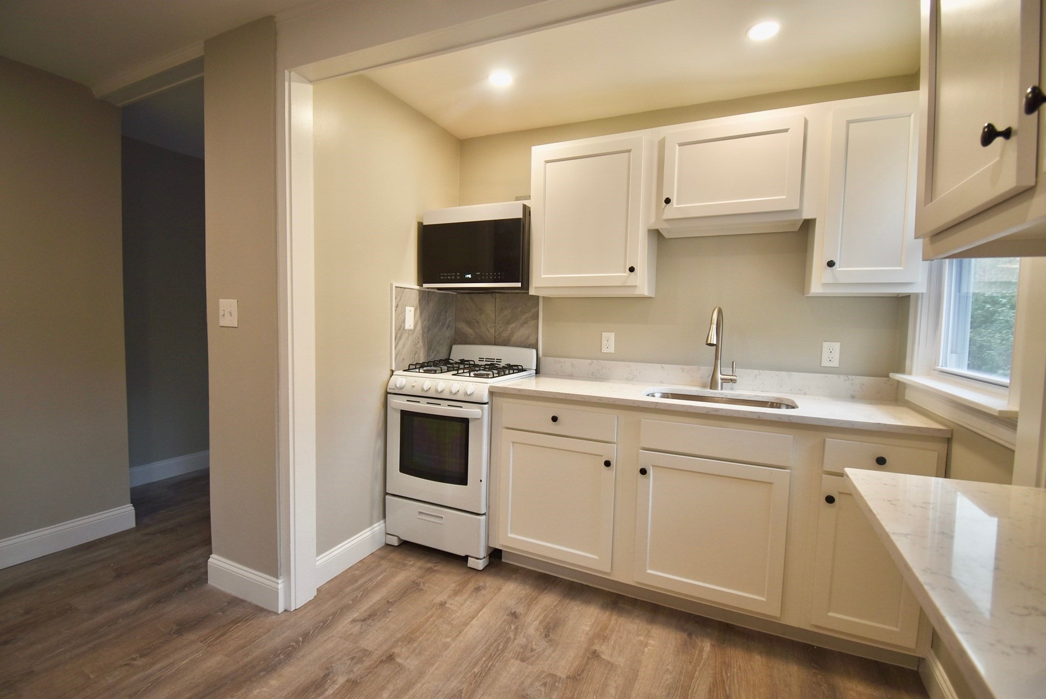 16 Magnolia Ave #1, Gloucester, MA, 16 Magnolia Ave #1, Gloucester, MA Photo #1