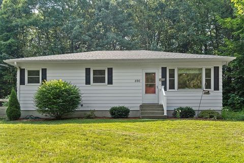 Photo of 590 Ashby State Rd, Fitchburg, MA 01420 (MLS # 73483376)